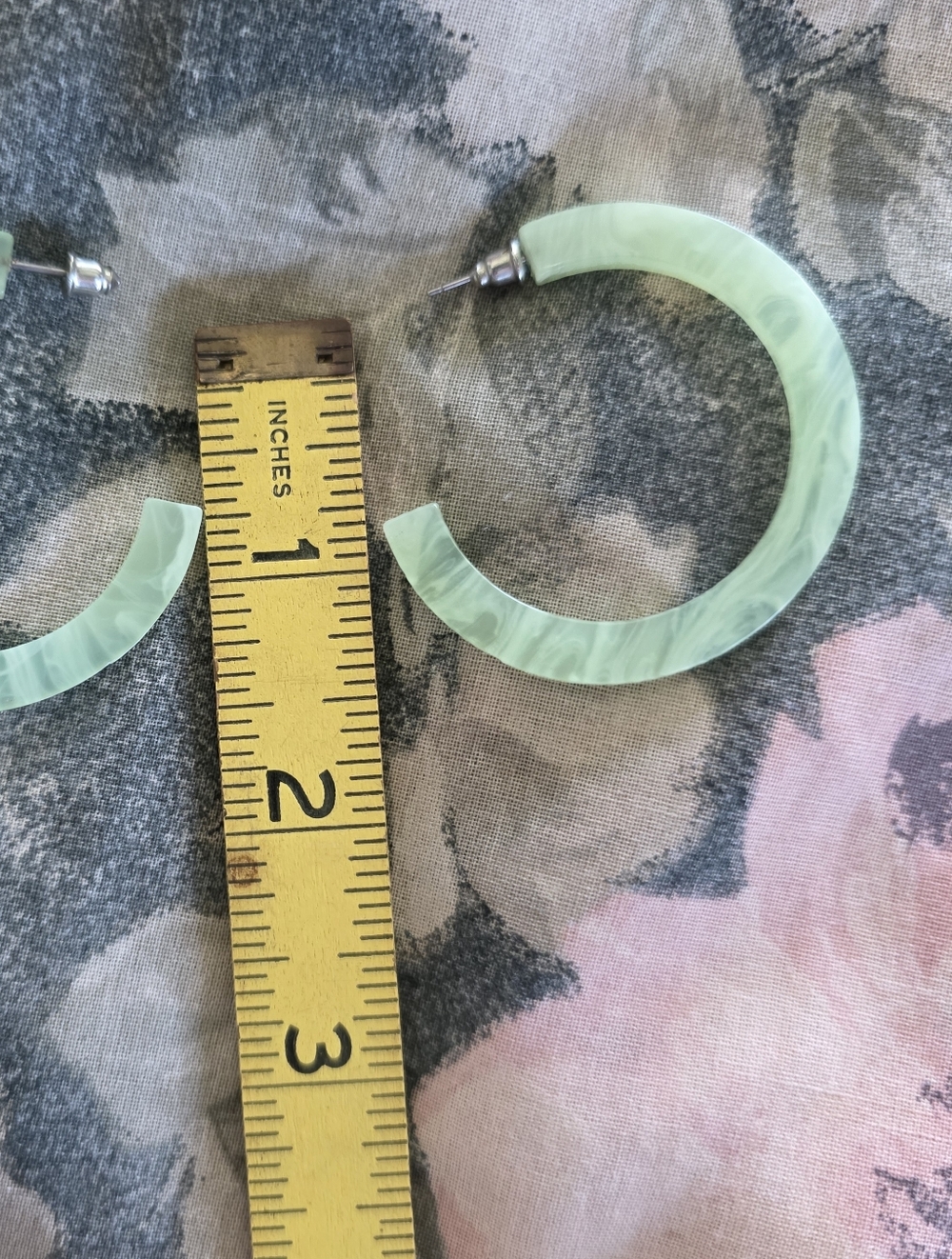 VTG Lucite Marbled Hoop Earrings Mint Green Pierced Hoops Y2k Earrings - Picture 11 of 12